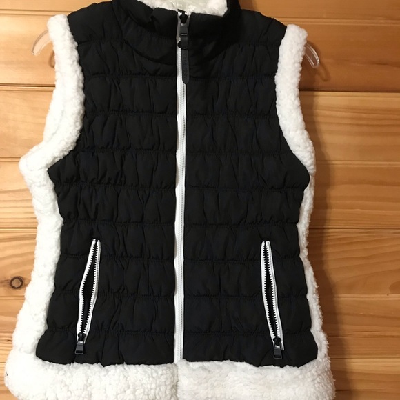 Calvin Klein Jackets & Blazers - 🍀Calvin Klein Black/White Puffer Vest Sz. L